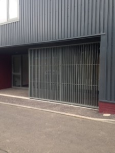 manualyl operated gate